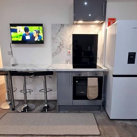 2 Bed Cosy Flat Close To Bus & Tube Station London Luaran gambar