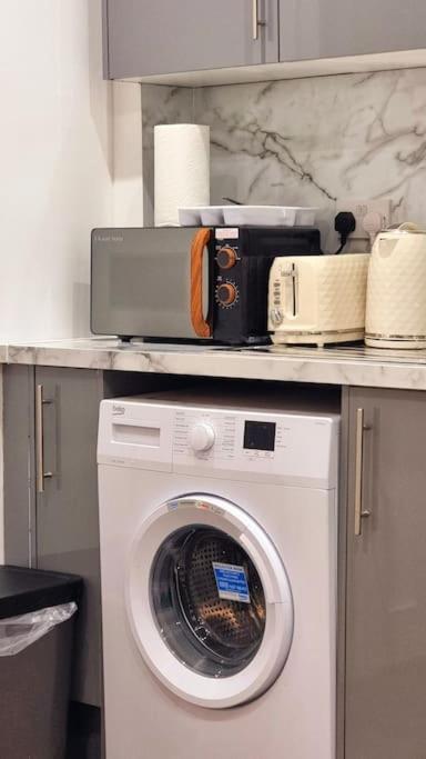 2 Bed Cosy Flat Close To Bus & Tube Station London Luaran gambar