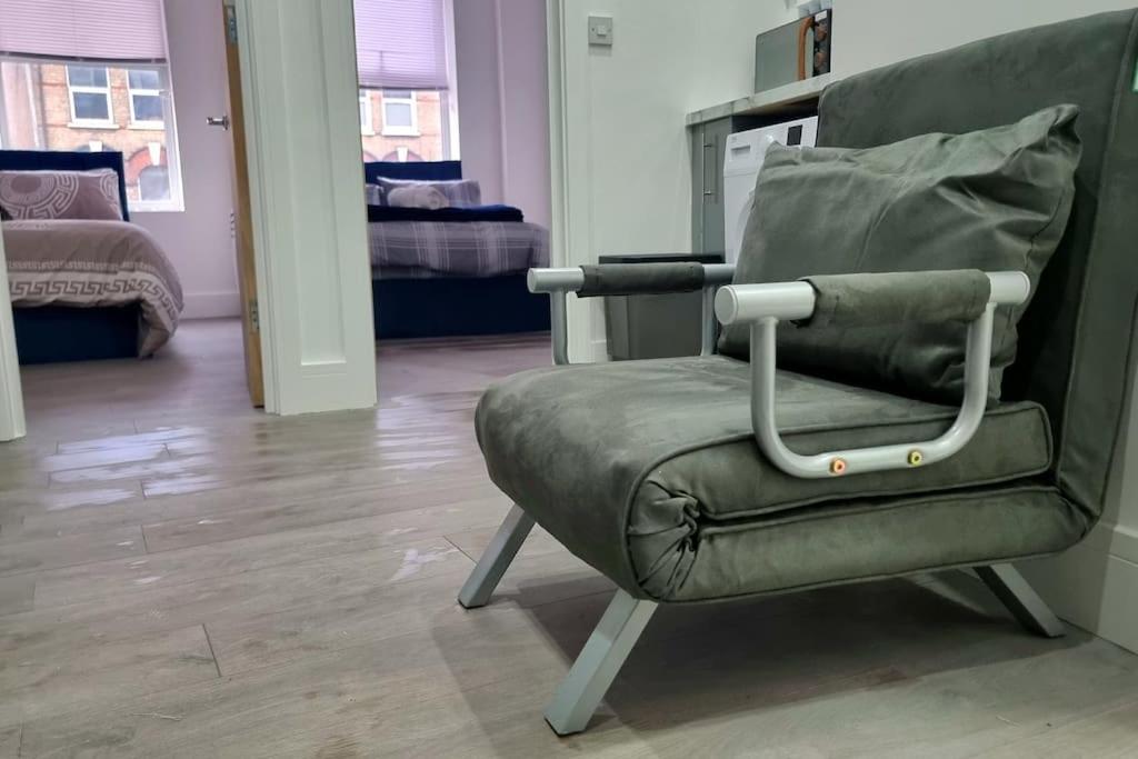 2 Bed Cosy Flat Close To Bus & Tube Station London Luaran gambar